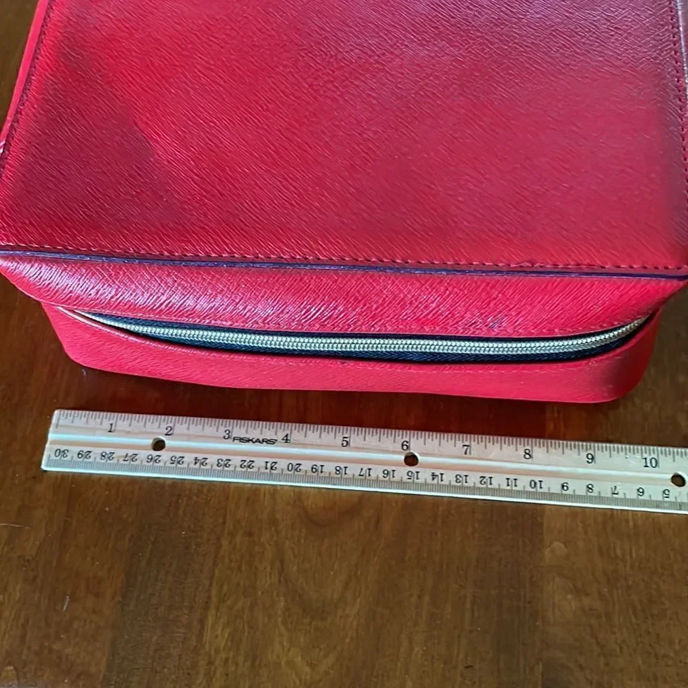 NWOT Esteé Lauder Beauty Essentials Case